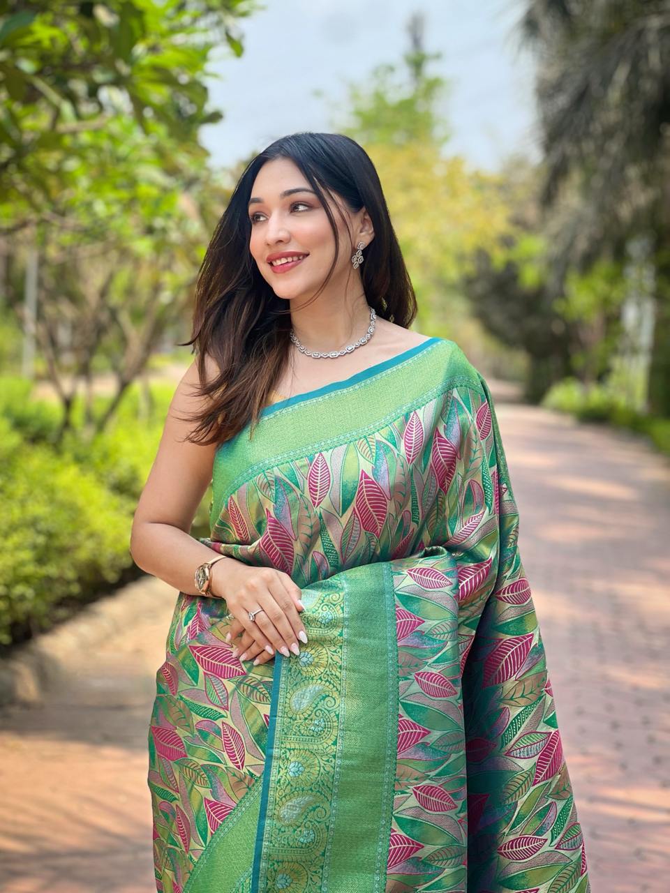 Women's Luxurious Pista Green & Pink Art Silk Saree with Intricate Leaf Weave & Broad Zari Border β Ideal for Festive & Wedding Occasions - Image 3